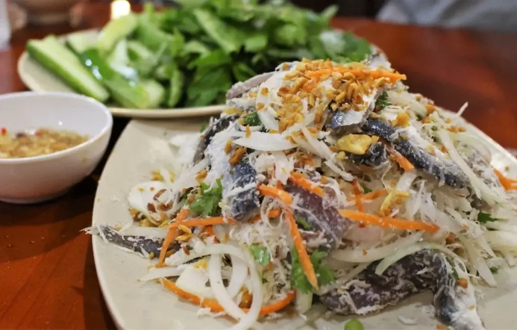 Tham dự lễ hội đua thuyền Phú Quốc, mọi người có thể thưởng thức các đặc sản nổi tiếng của địa phương
