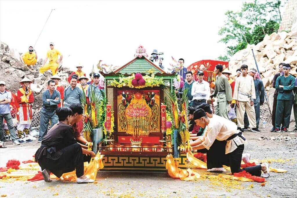 Lễ hội Bà Chúa Xứ hay còn gọi là Vía ​​Bà là một trong những lễ hội đặc sắc ở miền Tây Nam Bộ.