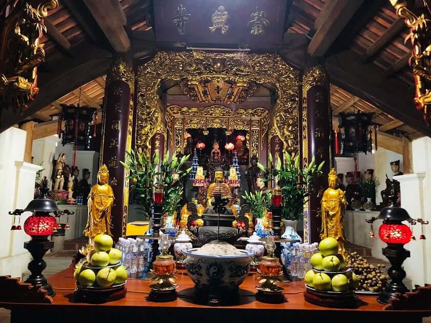 Phong tục này có nguồn gốc từ thời nhà Đường ở Trung Quốc và được du nhập vào Việt Nam vào thời nhà Lý.