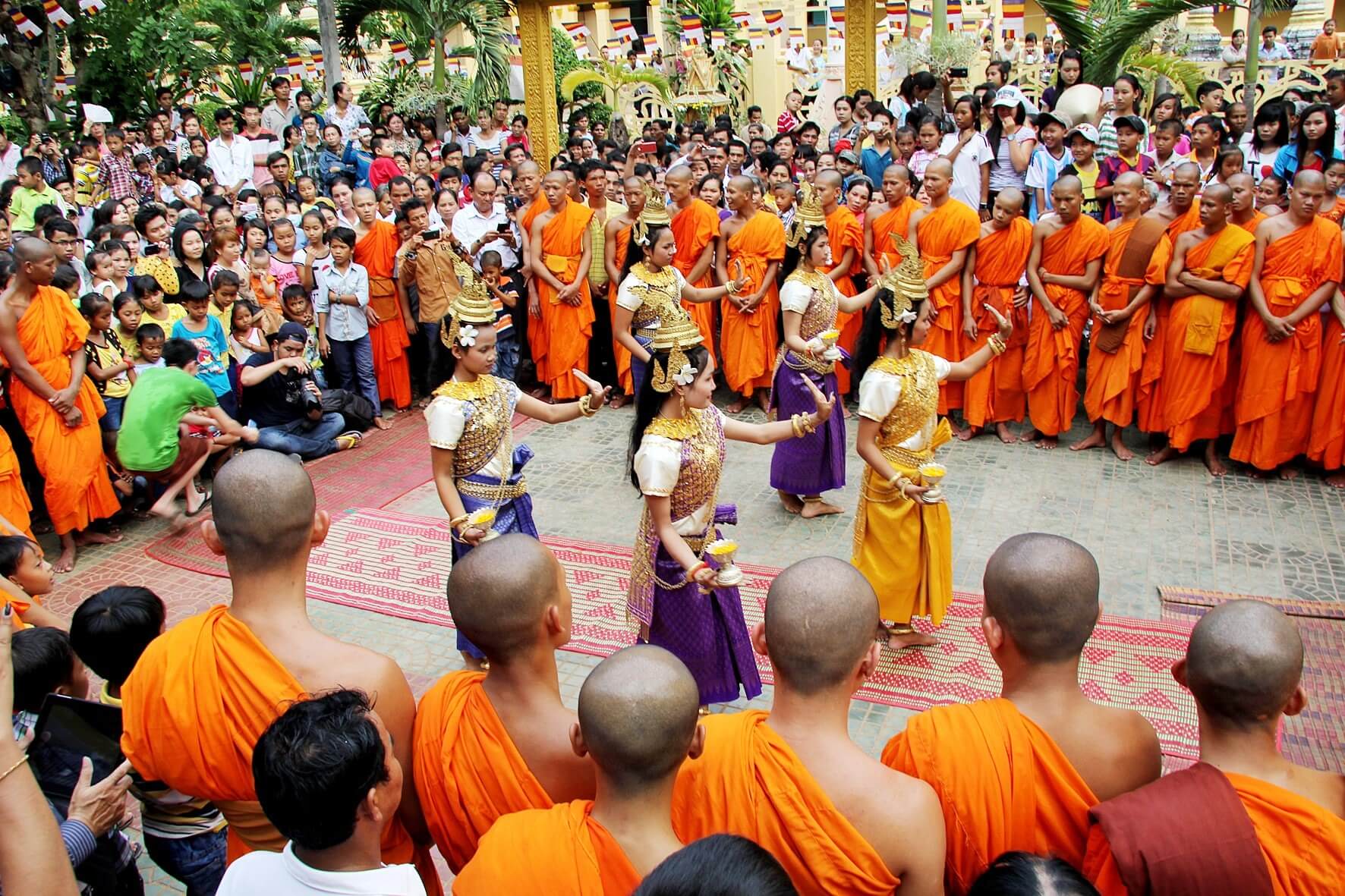 Đối với người dân Campuchia và hơn 1,3 triệu người Khmer Việt Nam, Chol Chnam Thmay được coi là lễ hội quan trọng nhất trong năm.