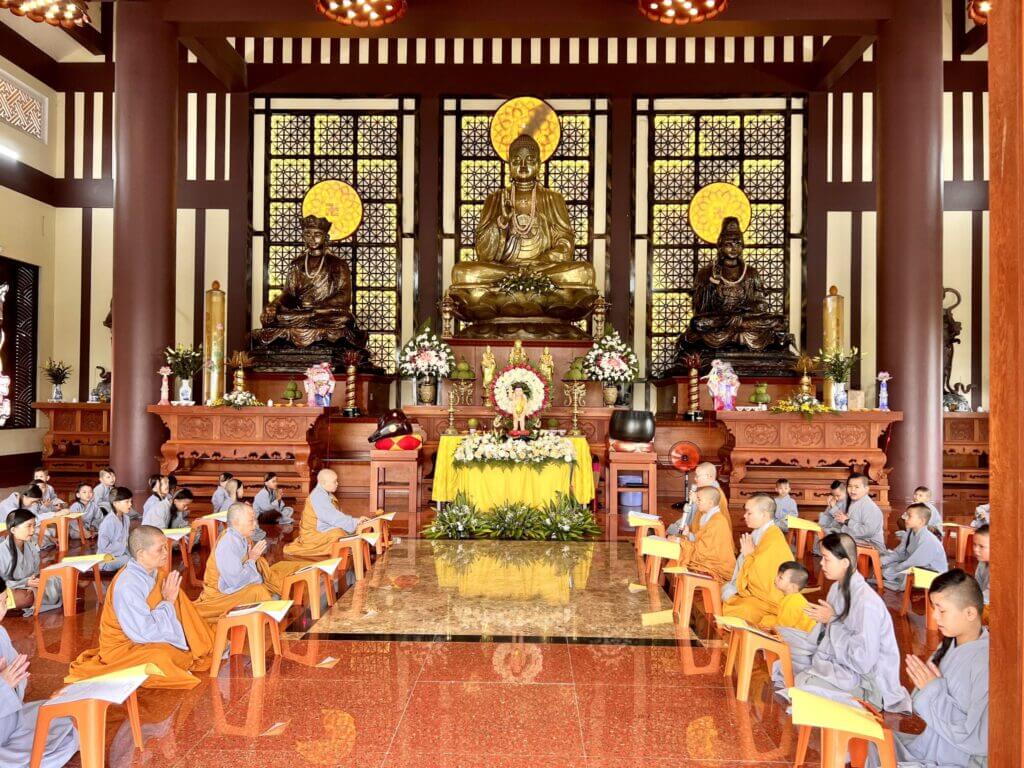 Mọi người tự nguyện sống một cuộc sống hướng đến thiện lành, vì trong lòng con người, không có gì quan trọng hơn việc làm điều thiện.