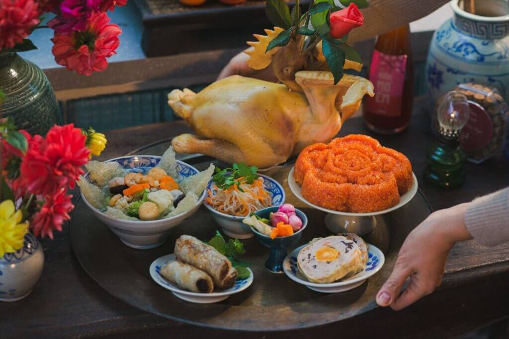 Mâm cỗ vào ngày này có thể là chay hoặc mặn, tùy theo sự lựa chọn của từng gia đình