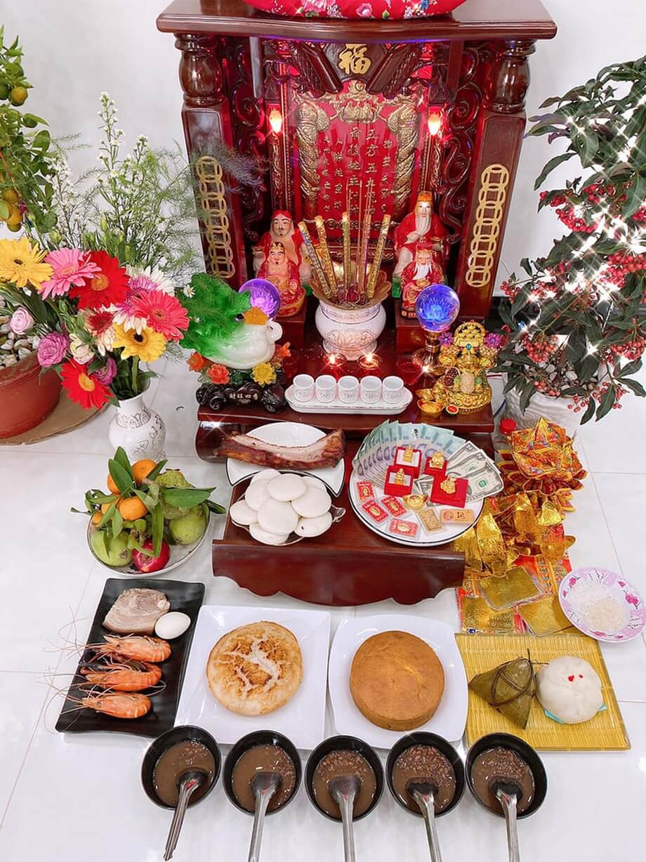Các gia đình có thể bày thêm đèn lồng Tết Trung thu như đèn ông sao, đèn cù và đèn thỏ để thêm phần lấp lánh và đẹp mắt