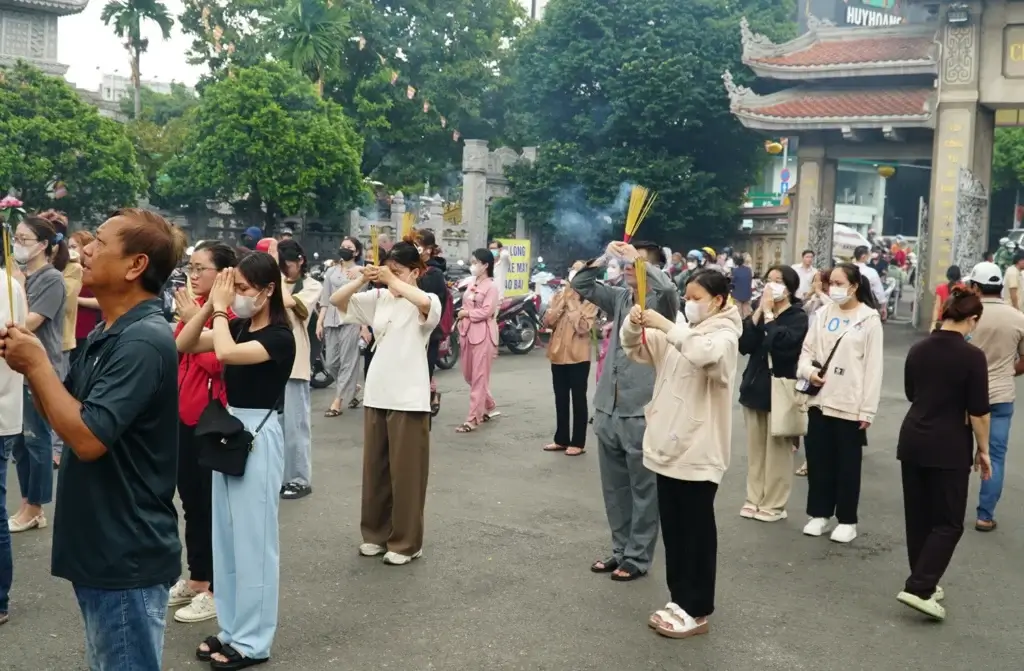 Vì Sao Lễ Vu Lan Bạn Nên Đến Chùa Cầu Mong Bình An, Hạnh Phúc Cho Cha Mẹ? | Cửa hàng Mỹ Keo 2