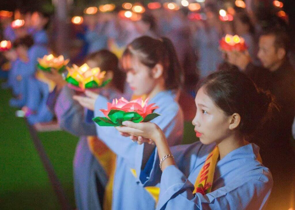 Theo quan điểm của nhiều người Việt, ngày 15 tháng 7 âm lịch được coi là ngày quan trọng nhất trong năm
