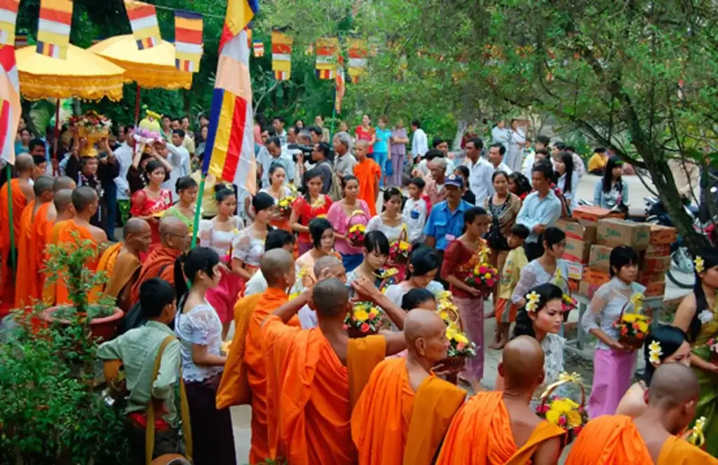 Mong muốn cầu nguyện cho mưa thuận gió hòa, mùa màng bội thu, cũng như sự an vui và hạnh phúc cho các phum sóc