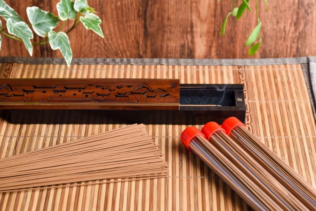 Tổng Hợp Các Loại Nhang Cúng Phổ Biến Hiện Nay: Lựa Chọn Đúng Để Đón Lộc Tài, Bình An | Cửa Hàng Mỹ Keo 5