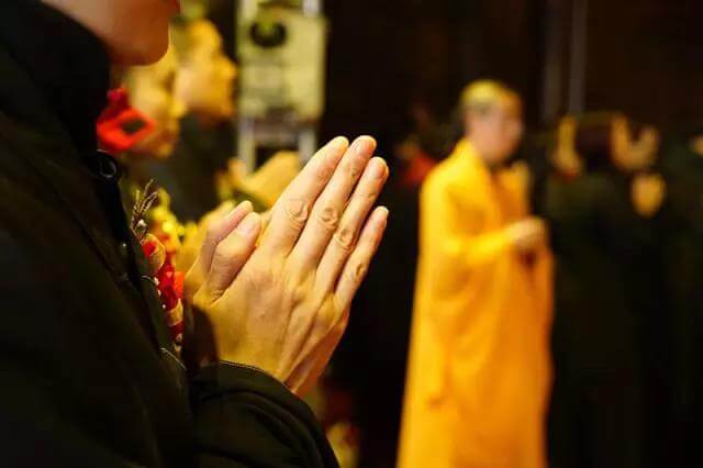 Ý nghĩa Rằm tháng 10: Cầu an, cầu siêu cho thân nhân