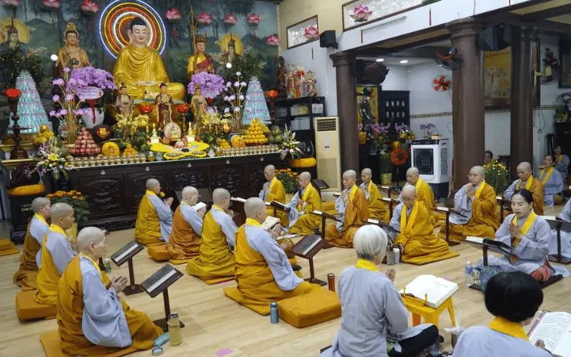 Ý nghĩa Rằm tháng 10: Tưởng nhớ công ơn của chư Phật và tổ tiên