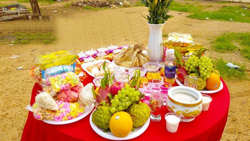 Lễ cúng đất đai, còn được biết đến là lễ cúng Thổ Công, được xem là một trong những nghi lễ quan trọng nhất trong văn hóa phương Đông, đặc biệt đối với những tín đồ của Phật Giáo