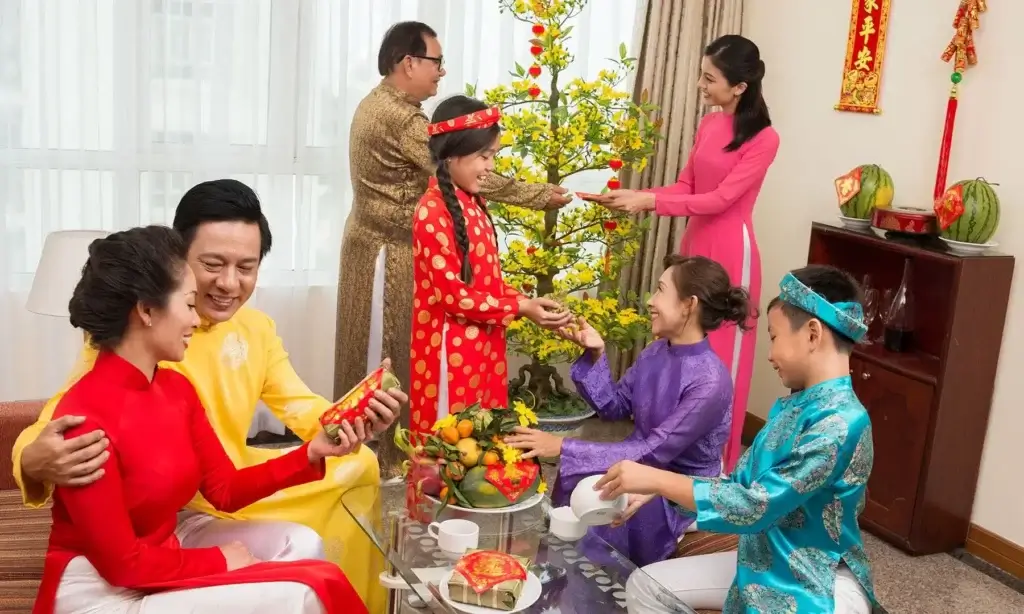 Phong tục đưa rước ông bà ngày Tết ở miền Nam không chỉ gắn kết các thành viên trong gia đình mà còn giúp con cháu nhận thức rõ về đạo nghĩa mà ông bà và cha mẹ đã gìn giữ qua bao thế hệ