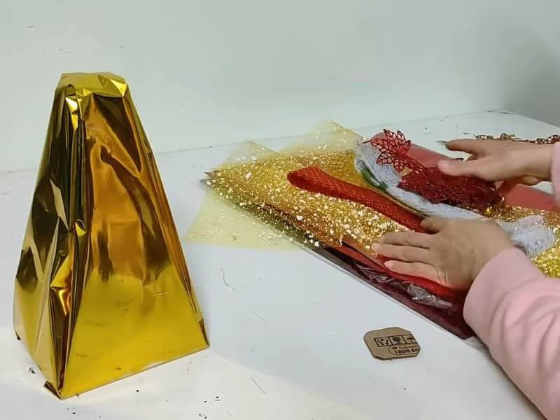Thay vì mua tháp oản tài lộc ở cửa hàng, bạn hoàn toàn có thể tự tay làm oản tài lộc với những nguyên liệu đơn giản và quy trình thực hiện dễ dàng