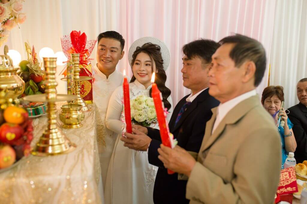 Nhà trai và nhà gái cần thống nhất trước về việc có thực hiện lễ lên đèn trong ngày cưới hay không