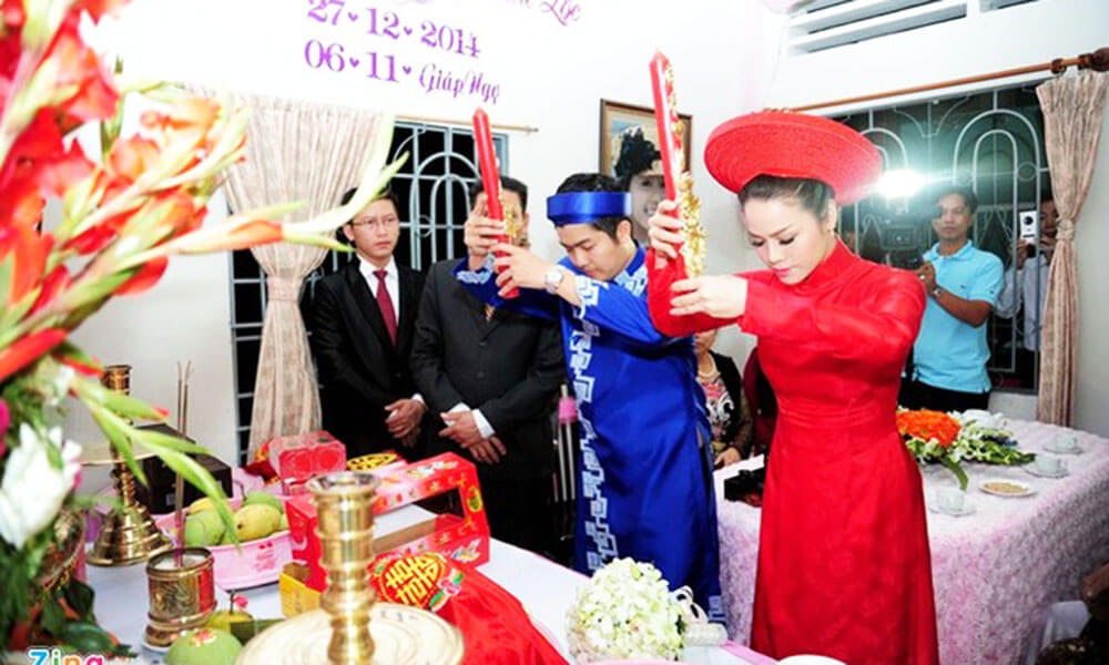 Nếu một bên đèn bị tắt trong quá trình thực hiện lễ, dân gian thường cho rằng điều này dự đoán cặp đôi sẽ không cùng nhau trải qua cuộc sống đến đầu bạc răng long