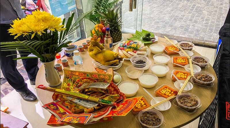 Tùy theo yêu cầu của thầy cúng, gia chủ có thể chuẩn bị mâm cúng riêng biệt