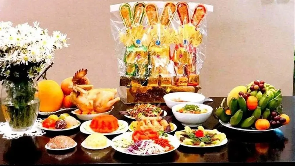 Theo sự tích và văn hóa của người Việt, các gia đình thường tổ chức lễ cúng ông Công ông Táo vào ngày 23 tháng Chạp âm lịch hàng năm