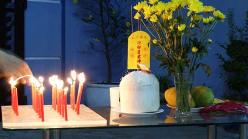 Vào ngày mùng 8 tháng Giêng, người ta thường thực hiện nghi lễ cúng sao giải hạn với hy vọng giảm bớt những tai ương và thử thách có thể xảy ra trong năm