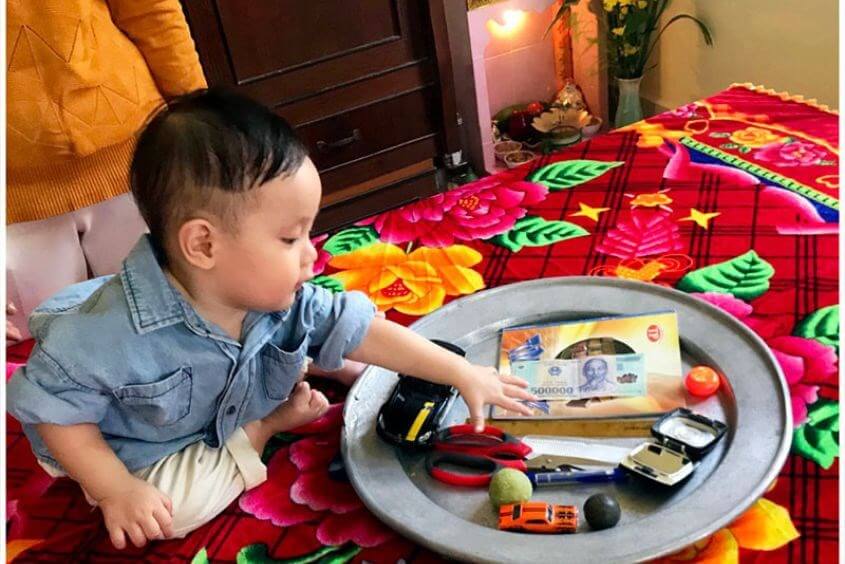 Để hỗ trợ các cha mẹ chuẩn bị tốt cho ngày lễ thôi nôi, việc đặt mâm cúng cho bé trai hoặc bé gái tại nhà nội hay nhà ngoại đều là lựa chọn hợp lý, tùy vào hoàn cảnh cụ thể của mỗi gia đình