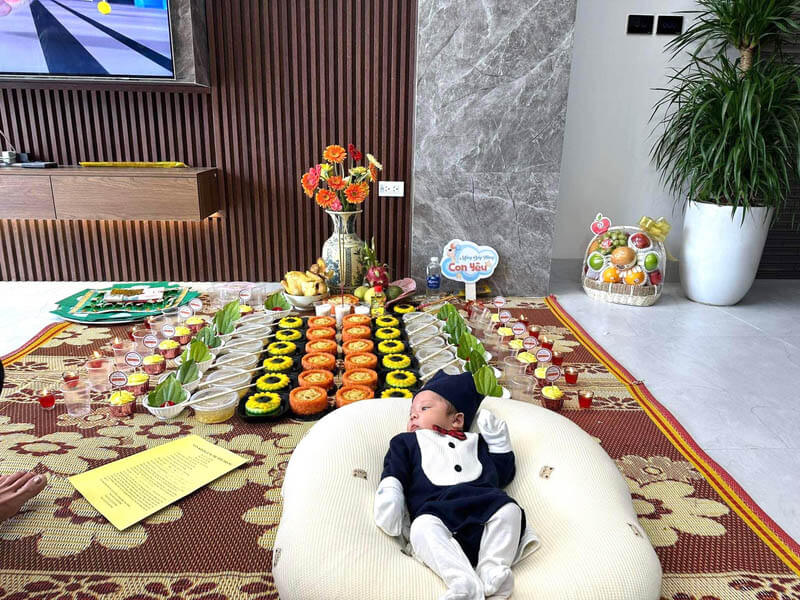 Thôi nôi đơn giản là lễ đánh dấu khoảnh khắc bé đã tròn một tuổi, không còn cần dùng nôi, và bắt đầu bước vào giai đoạn mới, hòa nhập cùng gia đình, bà con và cộng đồng