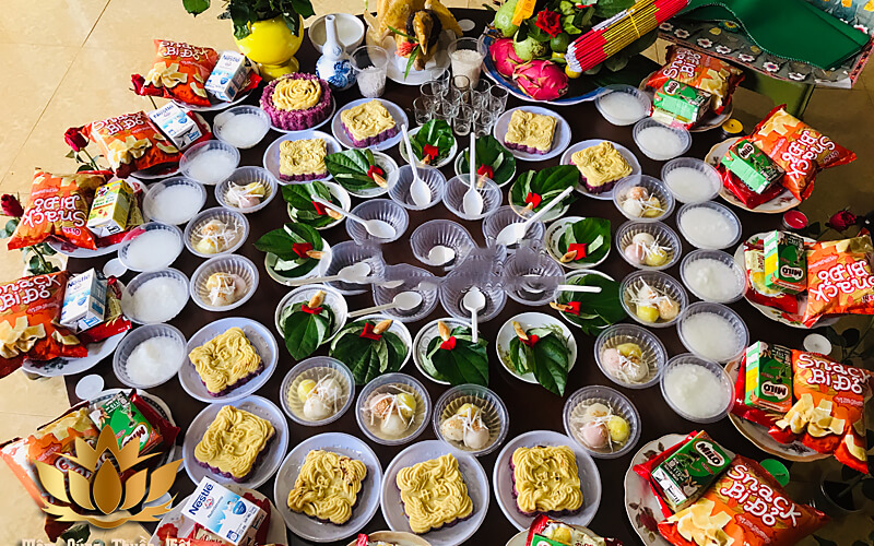 Việc tổ chức tiệc đầy tháng và thôi nôi cho trẻ thường phụ thuộc vào điều kiện kinh tế và nhu cầu của từng gia đình