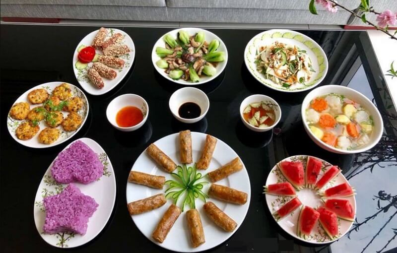 Nếu gia đình bạn chọn mâm cúng tảo mộ theo kiểu chay, các món ăn trong mâm cúng sẽ có sự thay đổi so với mâm mặn