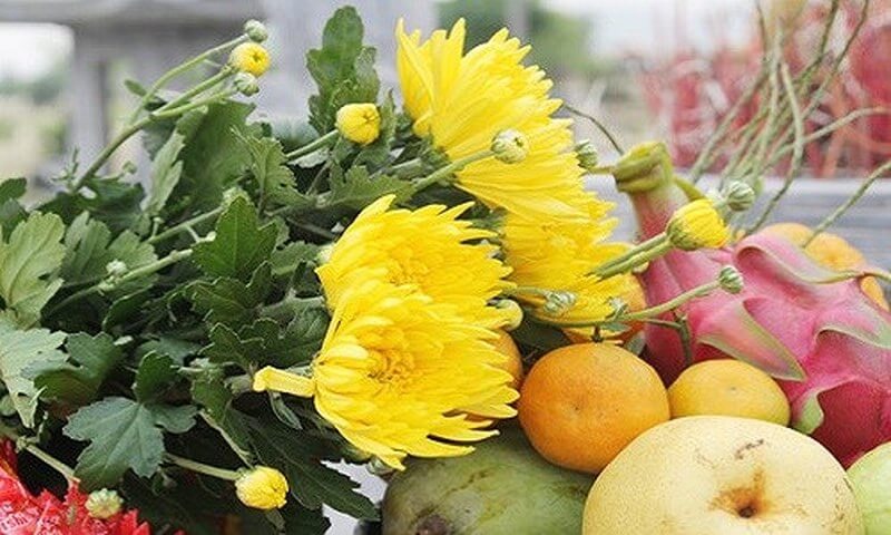 Ngoài việc chuẩn bị mâm cúng tảo mộ, một yếu tố không thể bỏ qua chính là việc sắp xếp mâm trái cây
