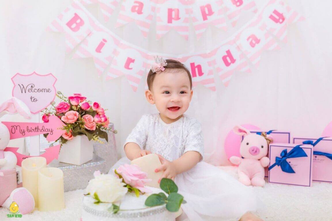 Lễ cúng thôi nôi là một trong những nghi thức quan trọng trong đời sống văn hóa của người Việt, đánh dấu mốc son đầu đời của mỗi em bé.