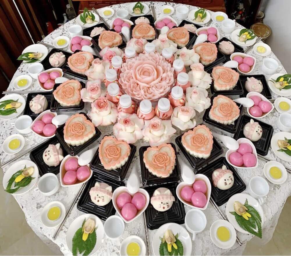 Cúng thôi nôi cho em bé sau khi sinh được 12 tháng tuổi là một phong tục đặc biệt của người Việt Nam nhằm kỷ niệm năm đầu tiên em bé chào đời.
