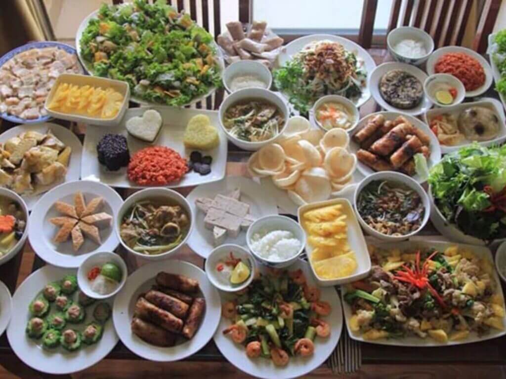 Con cháu sẽ tiến hành hóa tang, gồm quần áo, khăn tang, phướn, cờ, gậy sau 2 năm kể từ khi người mất qua đời, đánh dấu kết thúc kỳ tăng