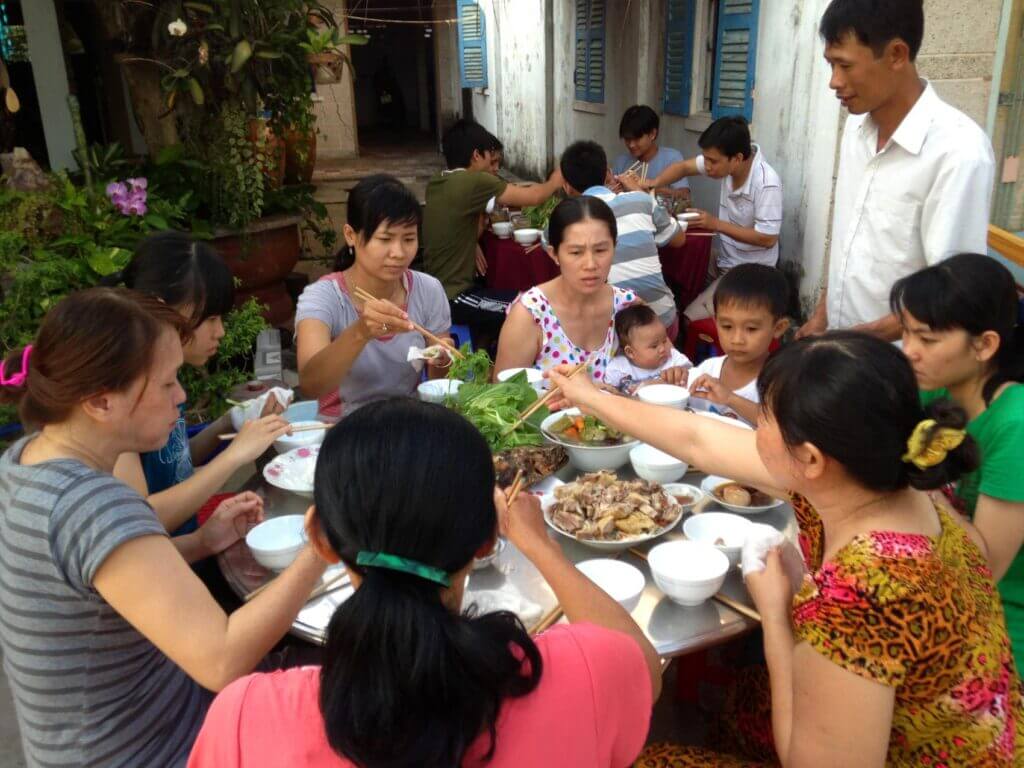 Cúng đám giỗ là một phong tục tín ngưỡng có từ lâu đời, được truyền lại qua bao thế hệ từ ông bà tổ tiên đến con cháu