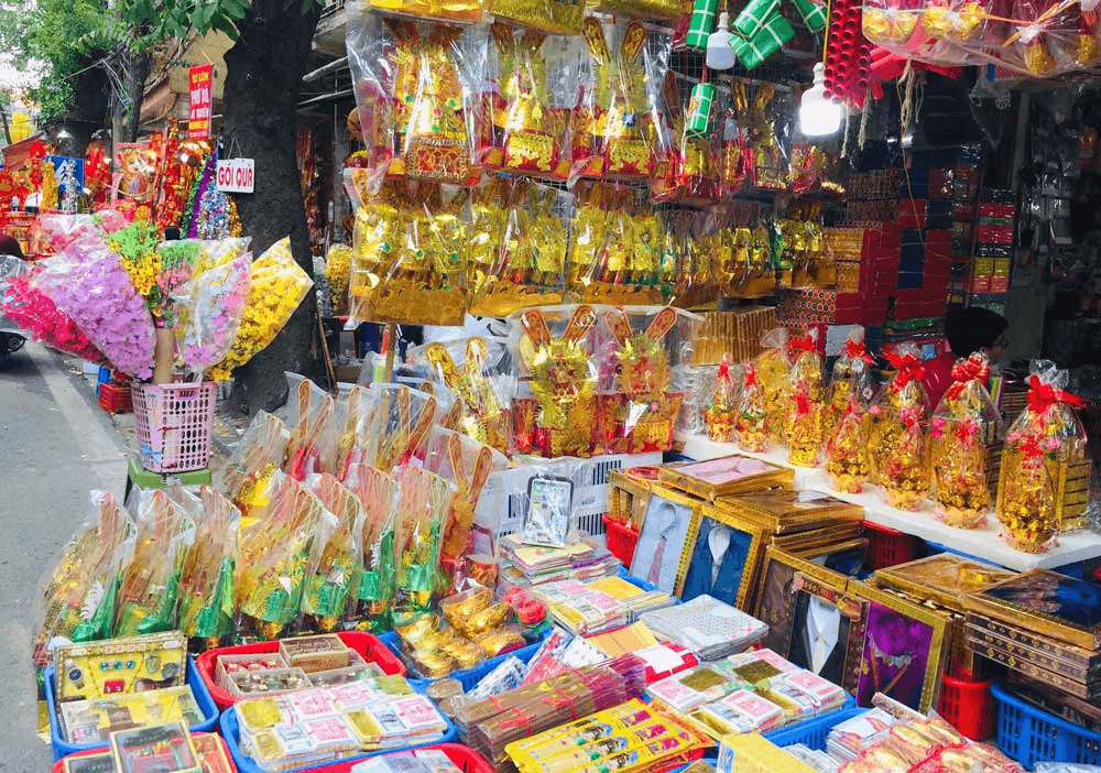 Tiền âm phủ, hay còn gọi là tiền vàng mã, là loại giấy được thiết kế giống như tờ tiền thật, được sử dụng trong các nghi lễ cúng bái, như ma chay, đám giỗ, lễ chùa, nhằm gửi tặng cho người đã khuất