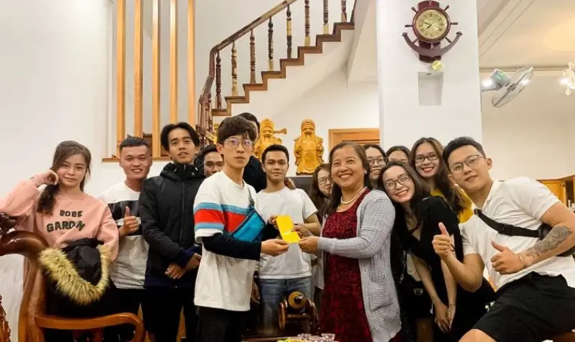 Mùng ba Tết là lúc để tri ân cả thầy cô hiện tại lẫn những thầy cô đã từng dạy trong quá khứ