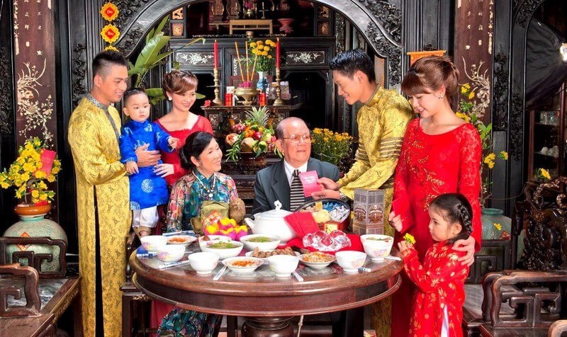 Các phong tục thờ cúng Tết, đối với người Việt, đã trở thành một phần không thể thiếu trong văn hóa truyền thống, ăn sâu vào trong tâm thức mỗi người